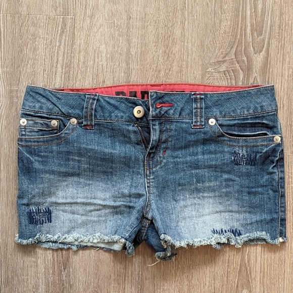 Wisconsin Badgers Jean Shorts - Picture 2 of 3